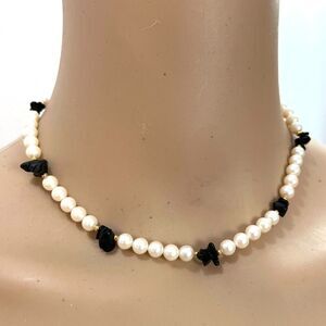Vintage Imitation Pearl Choker Necklace 15in White Faux Pearls Jet Black Beads